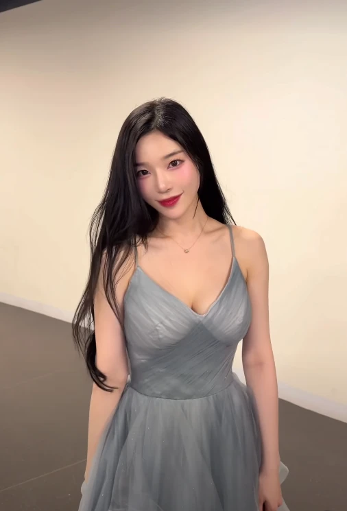 啦啦队员赵妍珠,女神般的美貌搭配令人惊艳的丰满身材……粉丝反应热烈